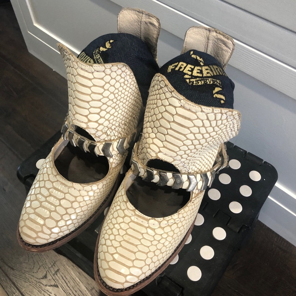 Freebird size 8. Excellent condition.